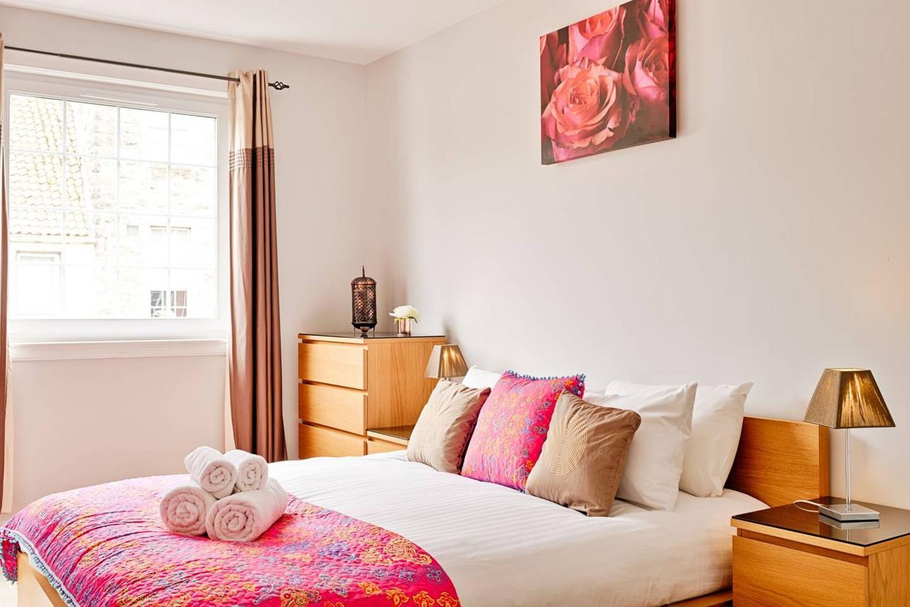 Joivy Bright Royal Mile Apartment Edinburg Exteriör bild